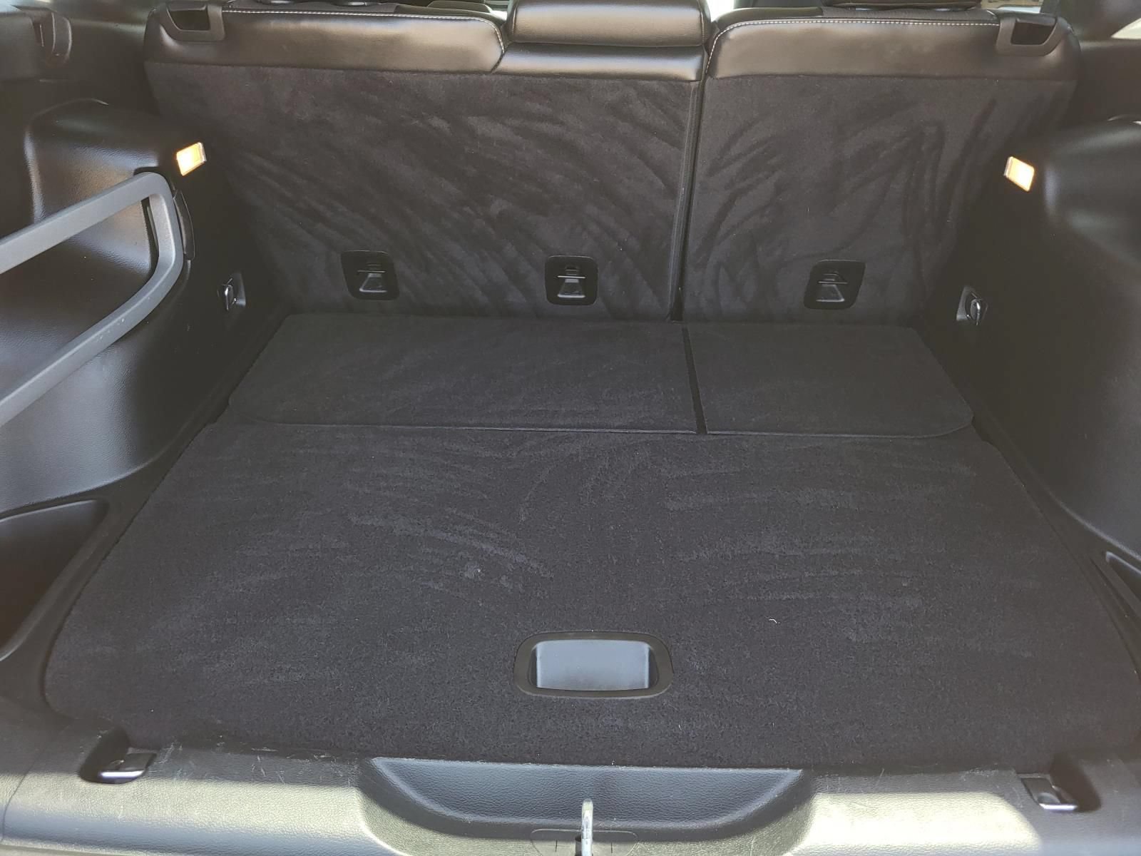 Used 2018 Jeep Cherokee Latitude Plus w/ Cold Weather Group FWD image 10