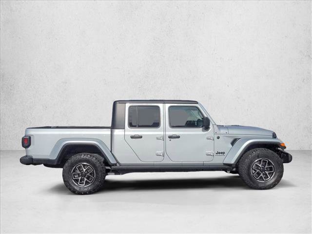 Used 2024 Jeep Gladiator Sport image 4