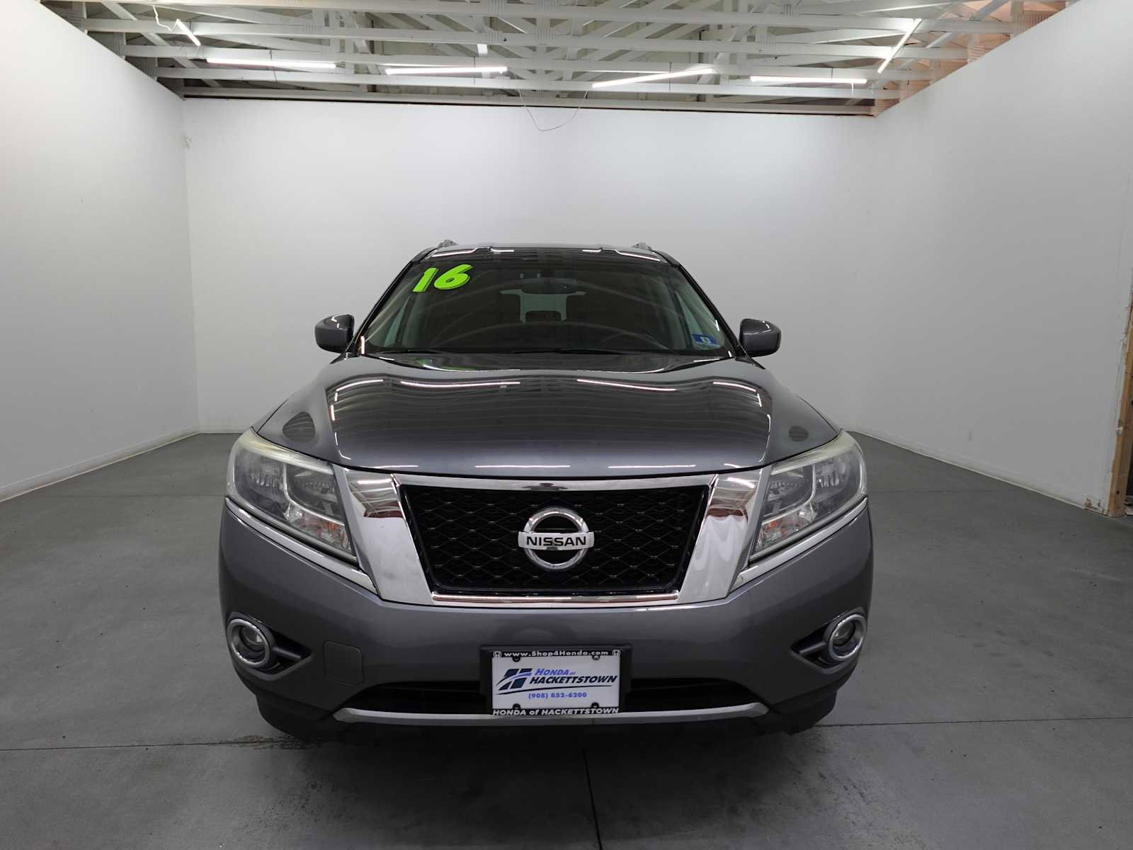 Used 2016 Nissan Pathfinder SV w/ SV Cold Weather Package AWD/4WD image 2
