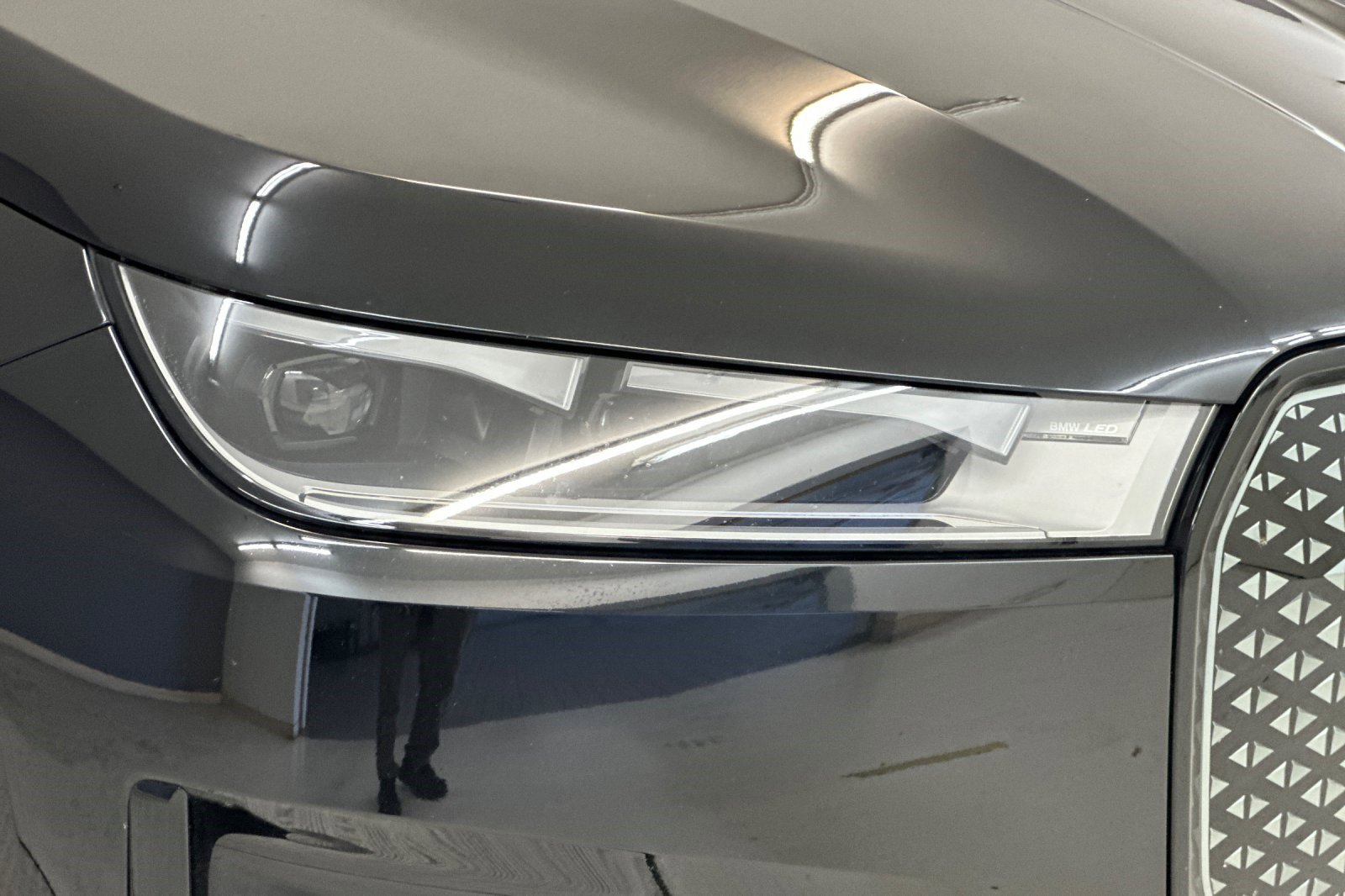 Used 2023 BMW iX xDrive50 w/ Premium Package image 10