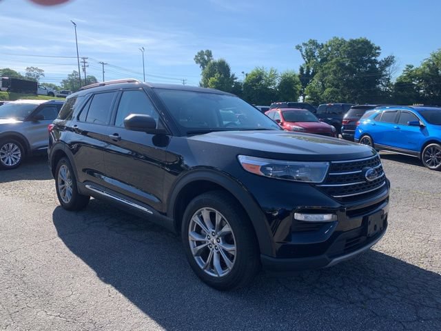 Used 2023 Ford Explorer XLT w/ Equipment Group 202A AWD/4WD image 2