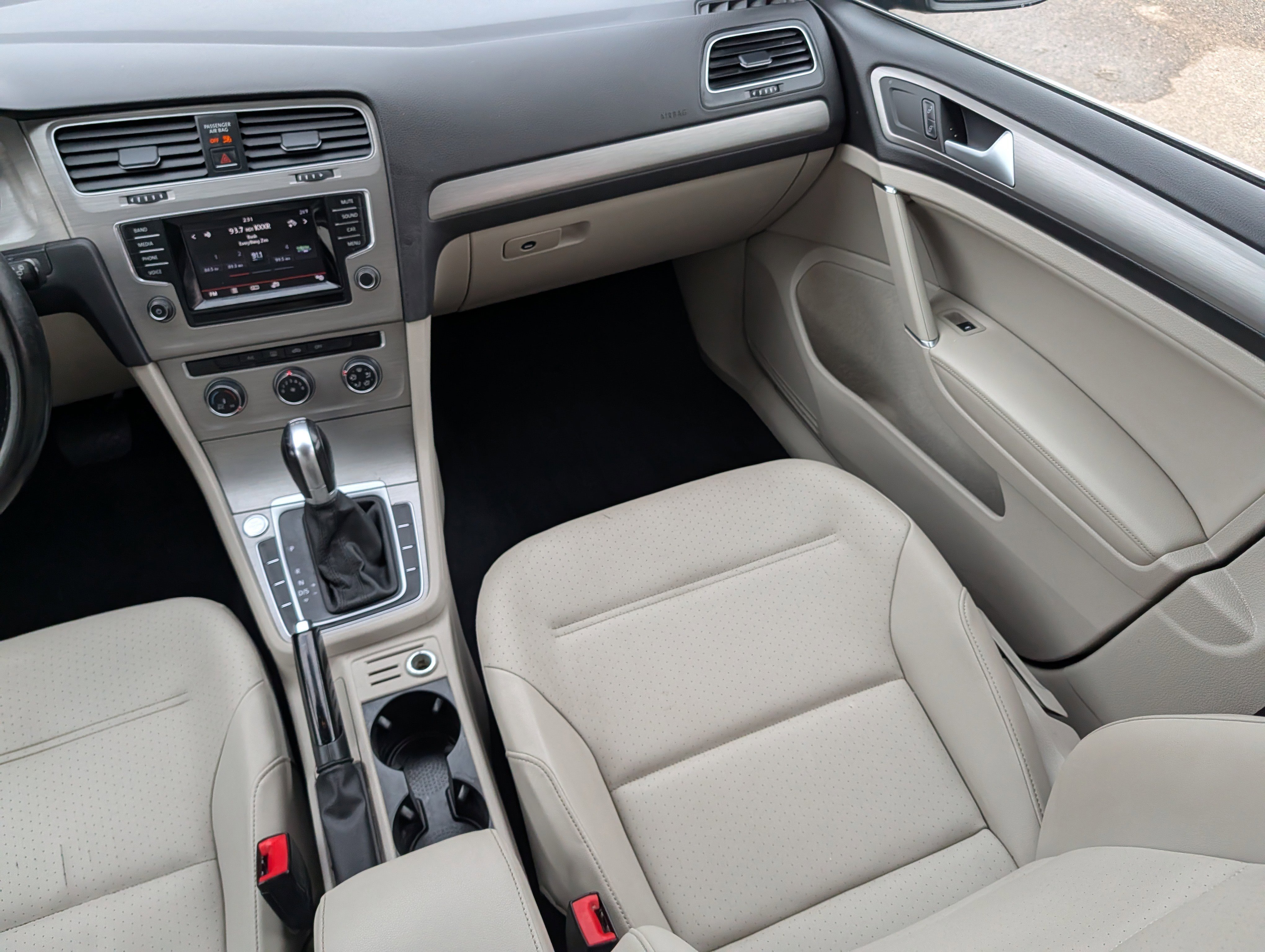 Used 2015 Volkswagen Golf TDI S image 11