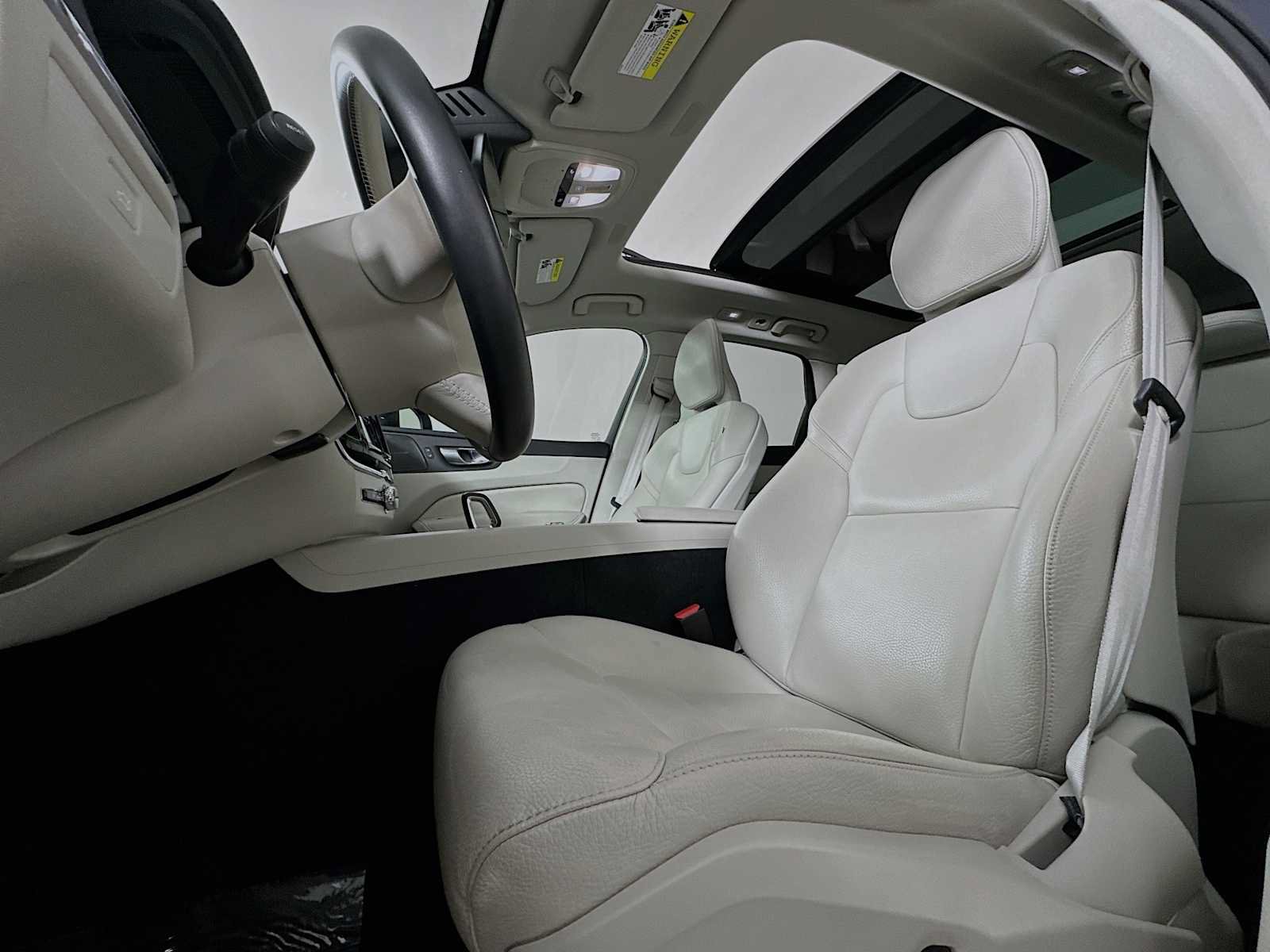 Used 2023 Volvo XC60 B5 Plus w/ Protection Package Premier FWD image 19