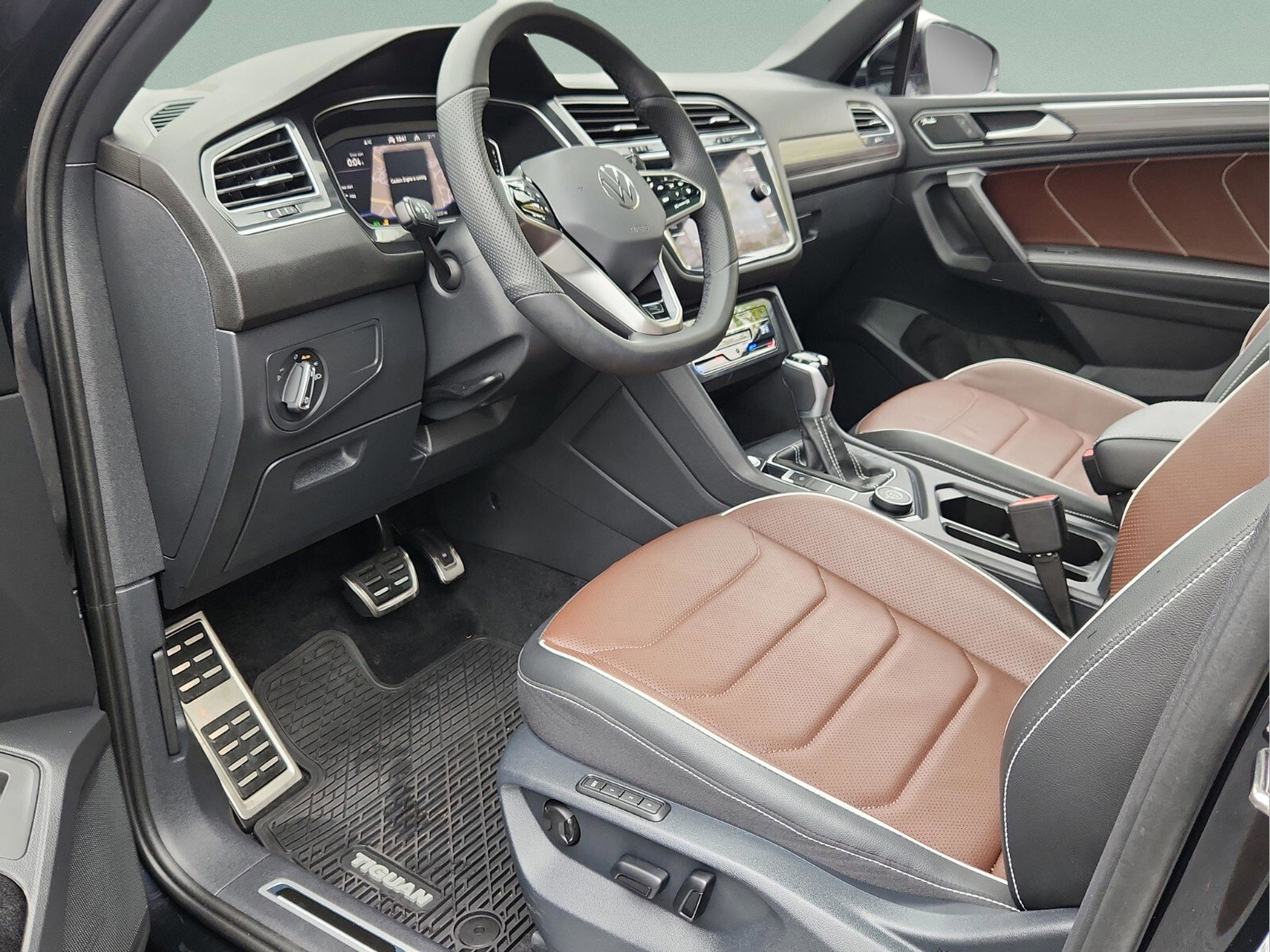 Used 2024 Volkswagen Tiguan SEL R-Line image 14