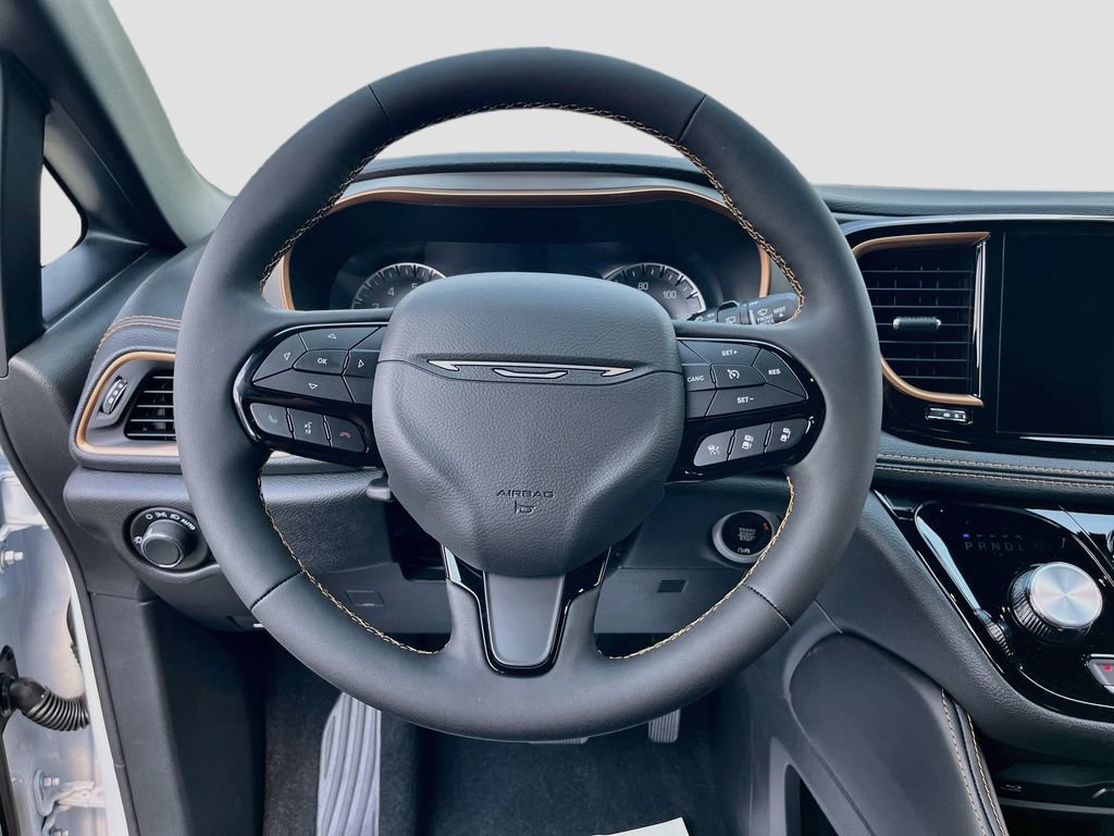 New 2027 Chrysler Pacifica Pinnacle w/ Theater Group FWD image 11