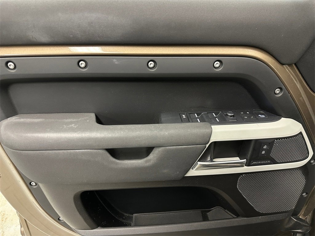 Used 2020 Land Rover Defender 110 SE image 16