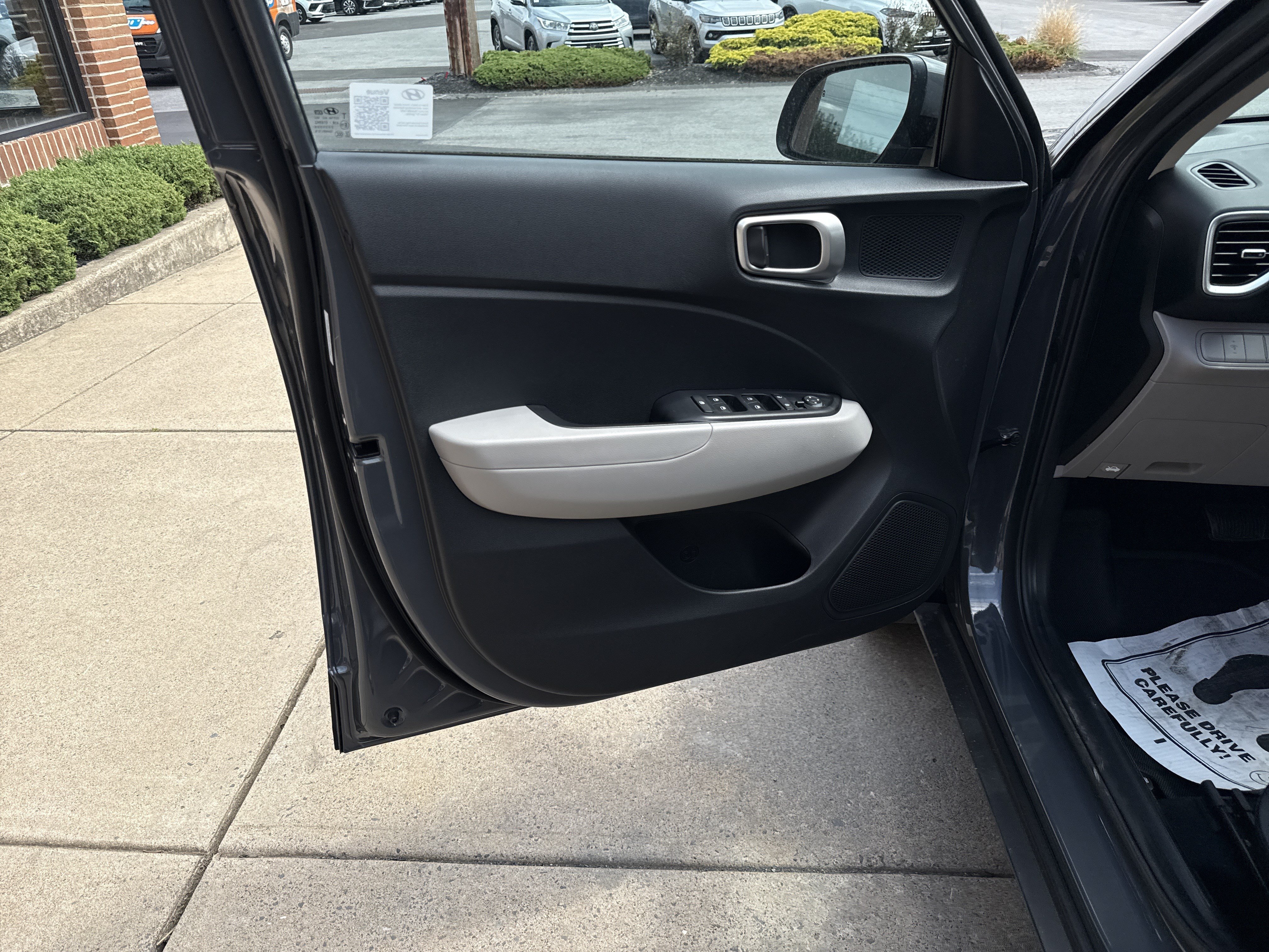 Certified 2025 Hyundai Venue SEL FWD image 17
