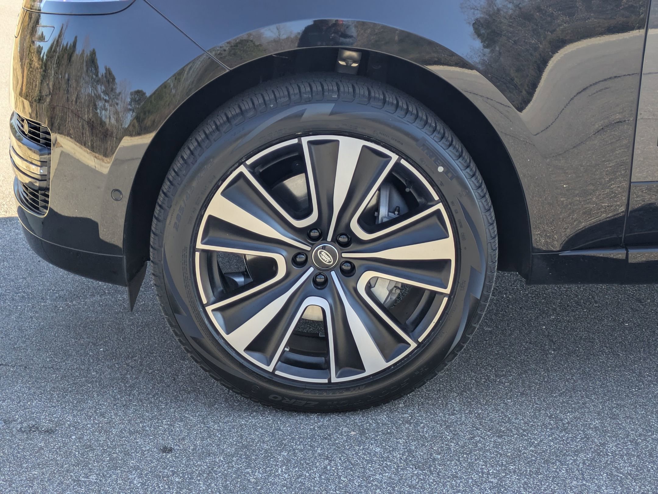 Certified 2025 Land Rover Range Rover SE image 34