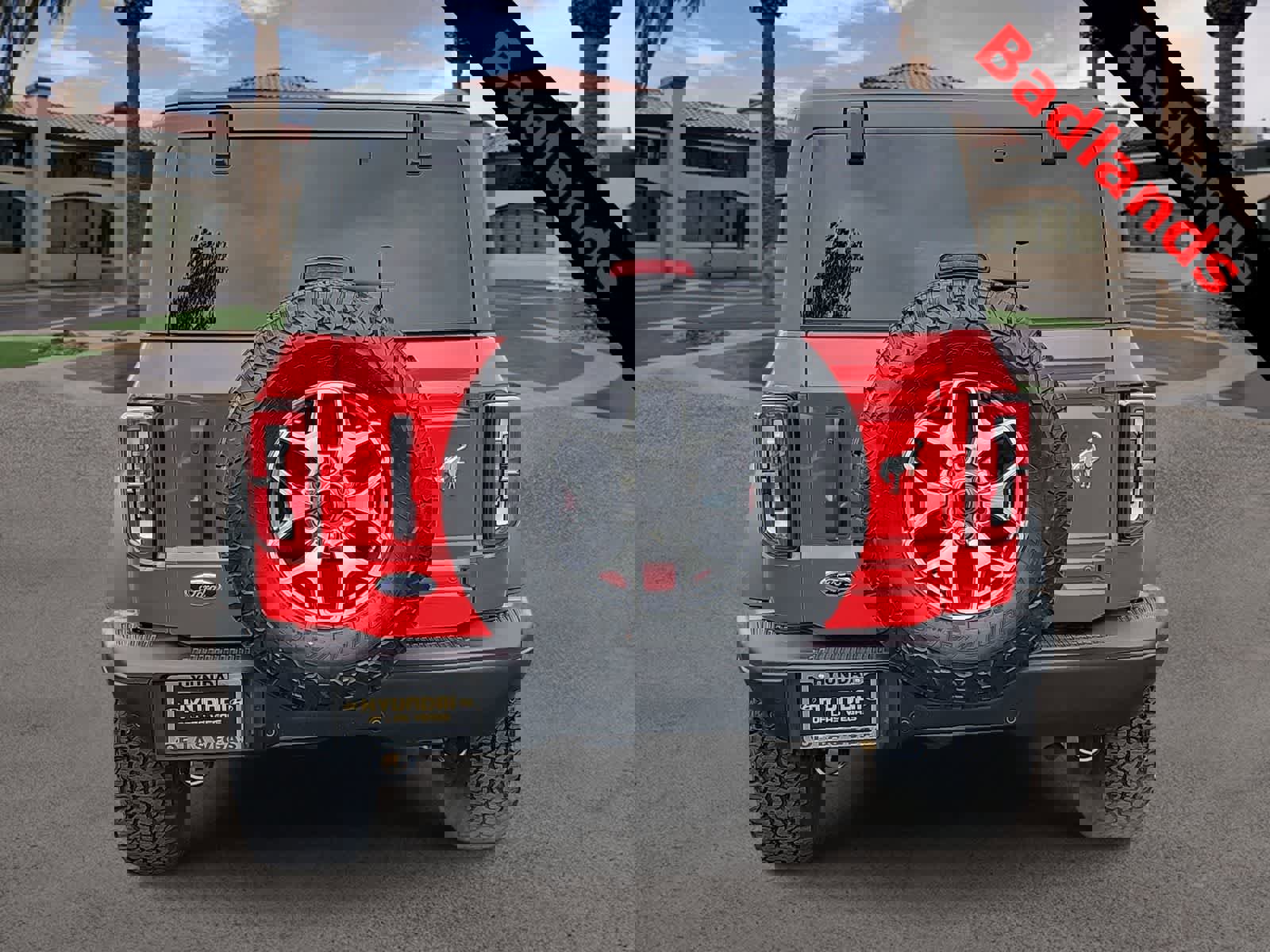 Used 2023 Ford Bronco Badlands image 7