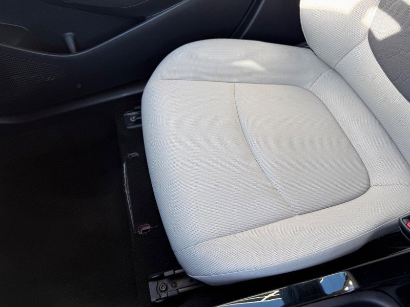 Used 2021 Toyota Corolla LE image 27