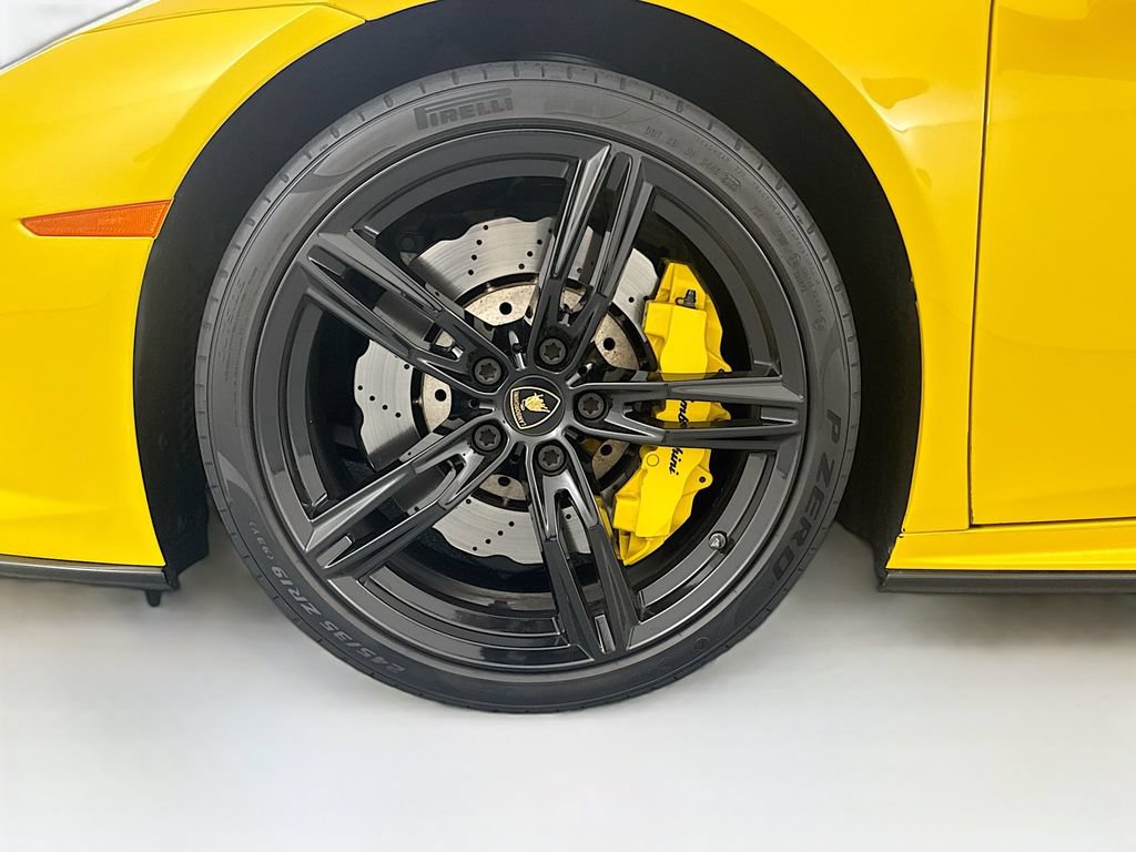 Used 2020 Lamborghini Huracan EVO RWD image 30