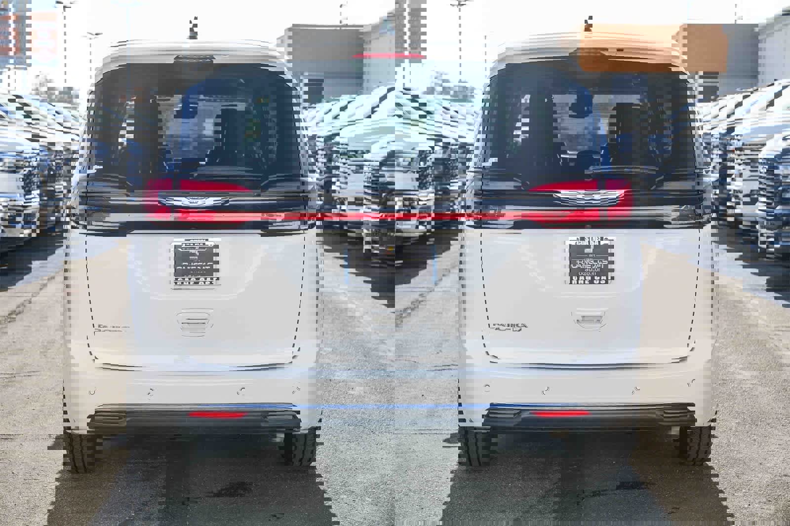 Used 2024 Chrysler Pacifica Touring-L image 5