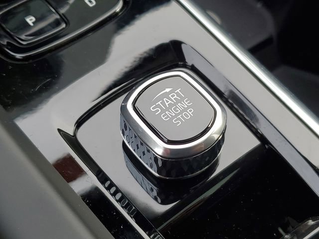 New 2026 Volvo XC60 B5 Plus w/ Protection Package Premier image 19