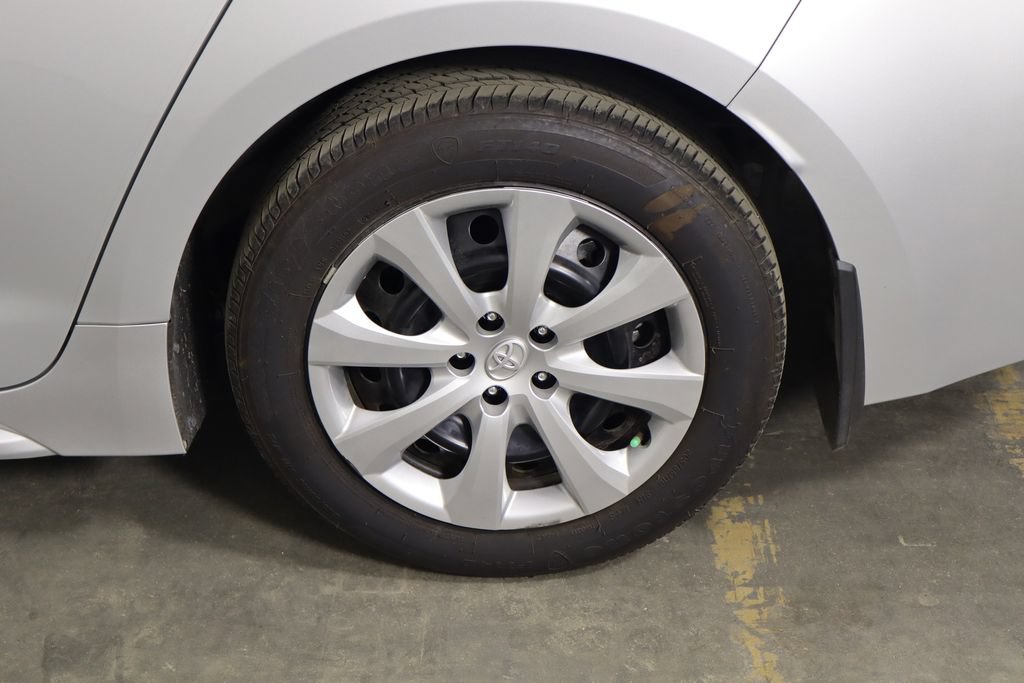 Used 2025 Toyota Corolla LE FWD image 39