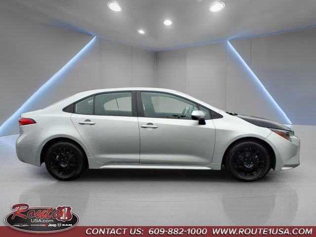Used 2020 Toyota Corolla LE FWD image 2