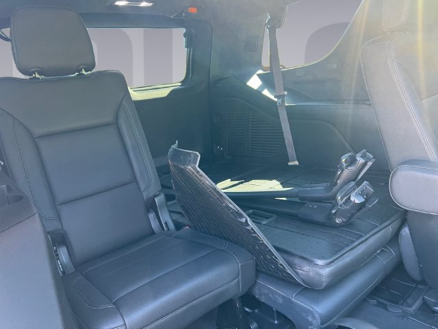 Used 2022 Chevrolet Tahoe Z71 w/ Z71 Off-Road Package AWD/4WD image 18