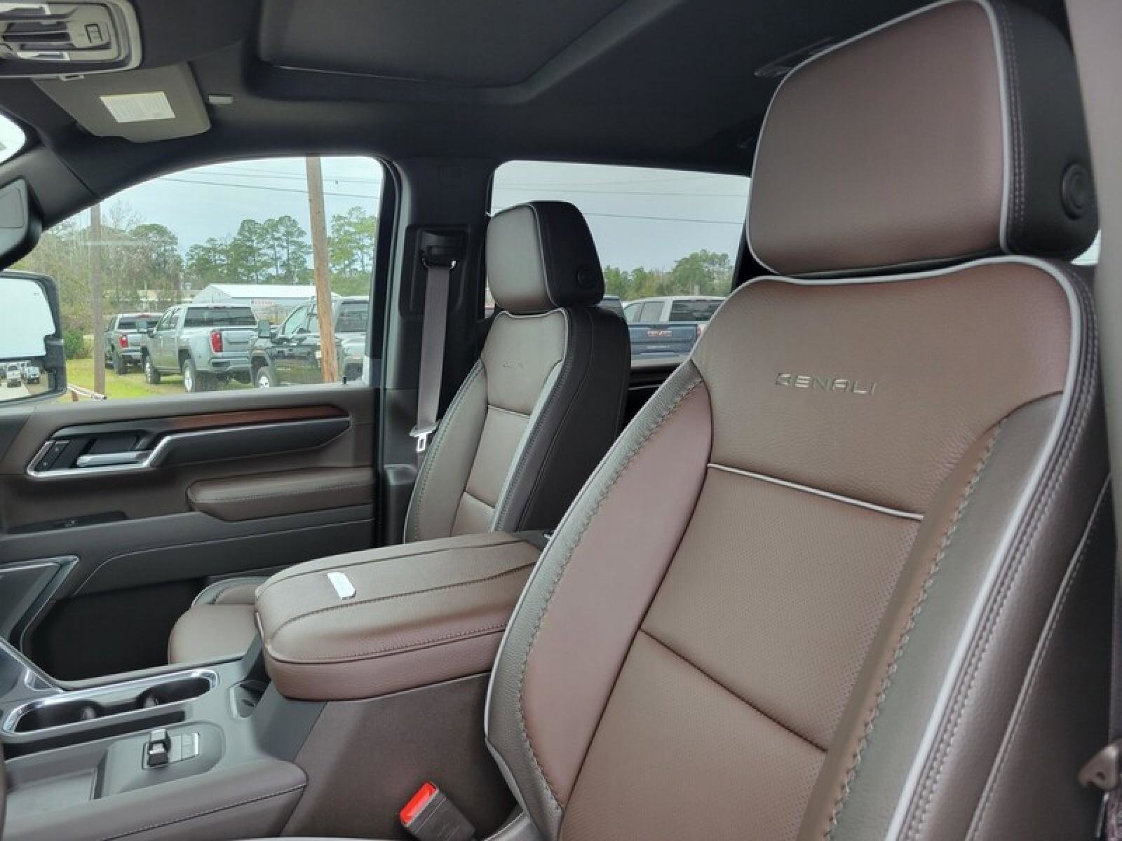 New 2026 GMC Sierra 2500 Denali w/ Denali Reserve Package AWD/4WD image 10