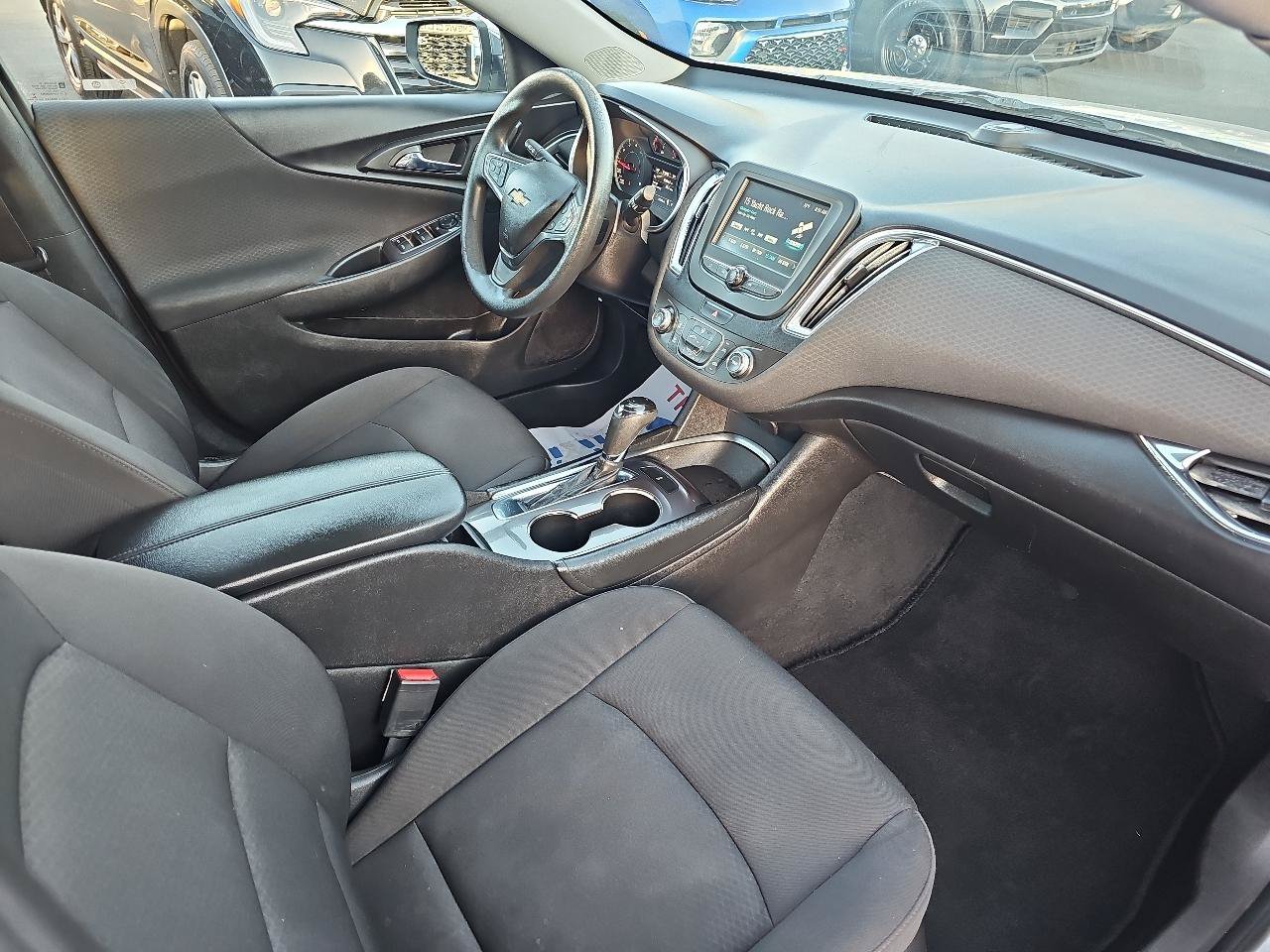Used 2018 Chevrolet Malibu LT FWD image 17