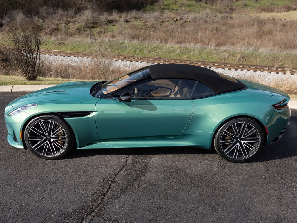 Used 2025 Aston Martin DB12 Volante image 64