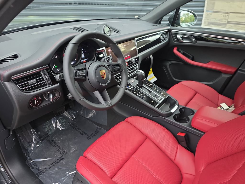 New 2026 Porsche Macan image 4