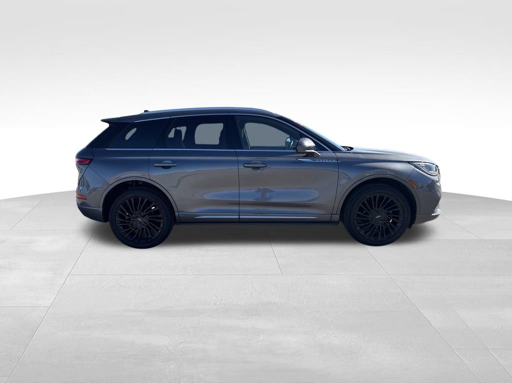 Used 2021 Lincoln Corsair Reserve image 11