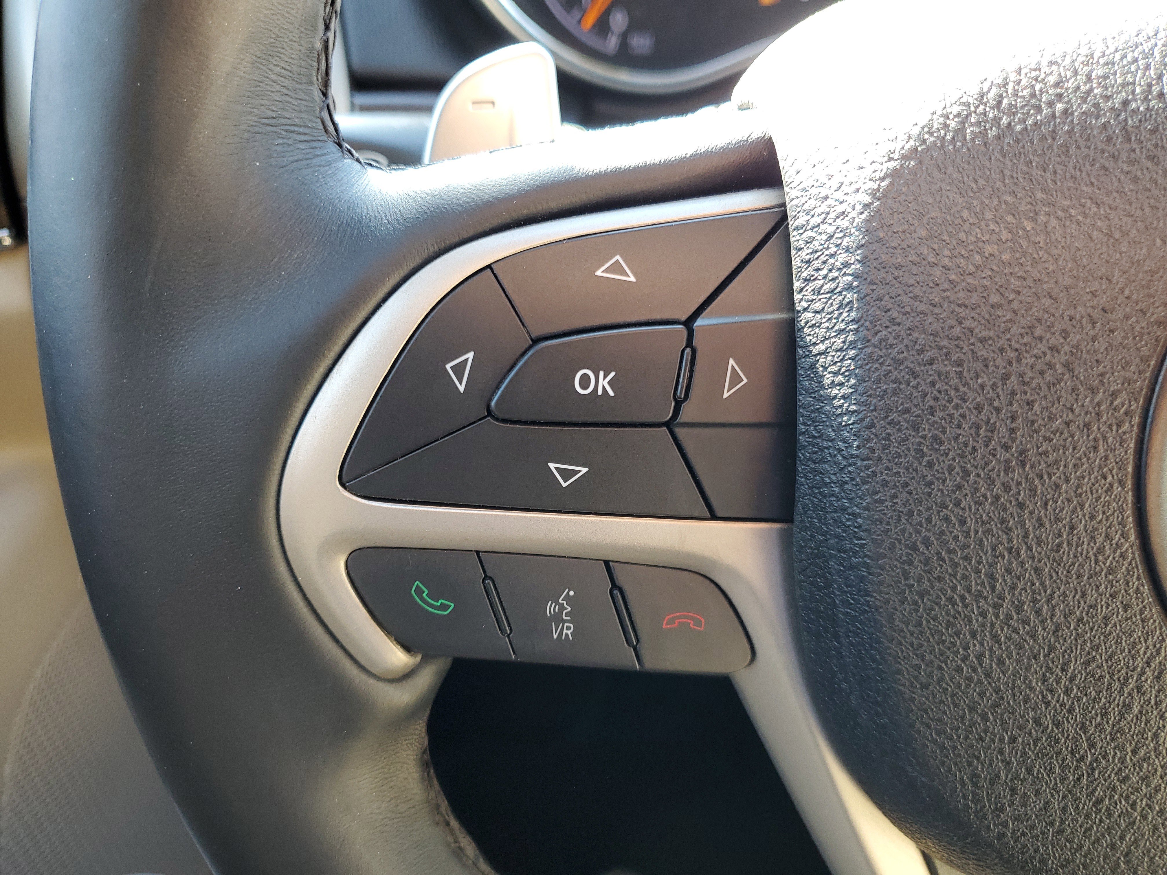 Used 2017 Jeep Grand Cherokee Limited image 7