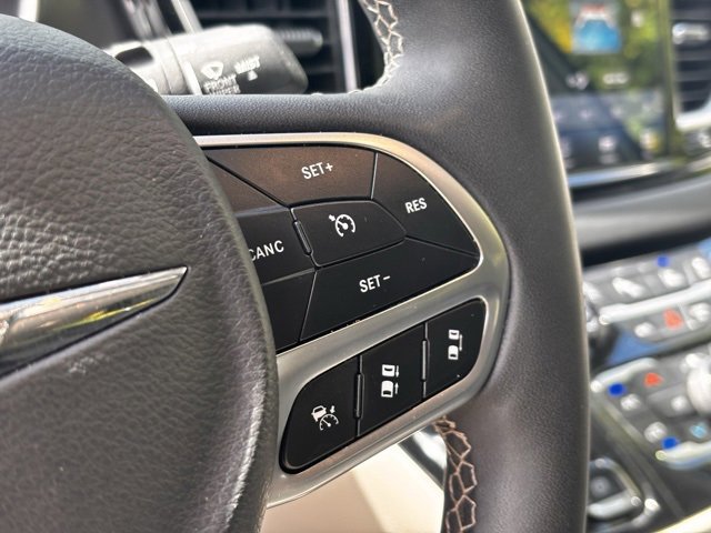 Used 2024 Chrysler Pacifica Touring-L image 10
