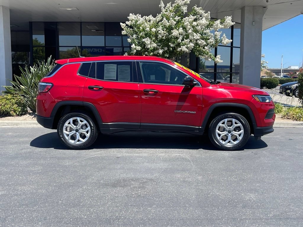 Used 2025 Jeep Compass Sport AWD/4WD image 5