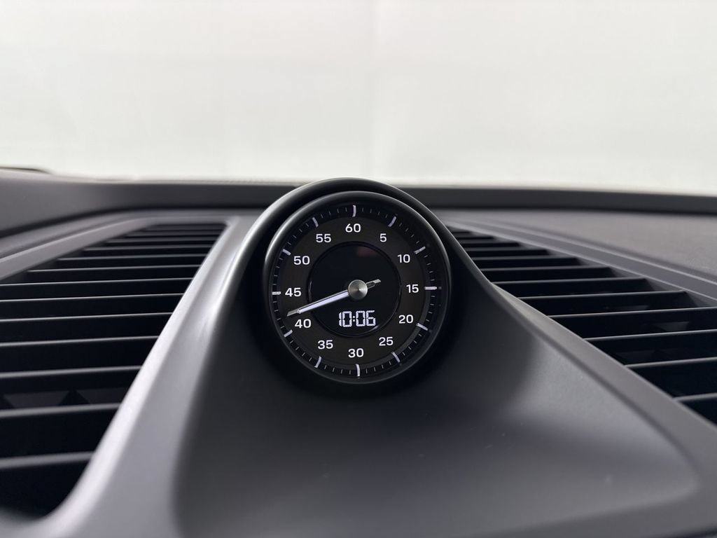 New 2026 Porsche Macan Turbo Electric AWD/4WD image 30