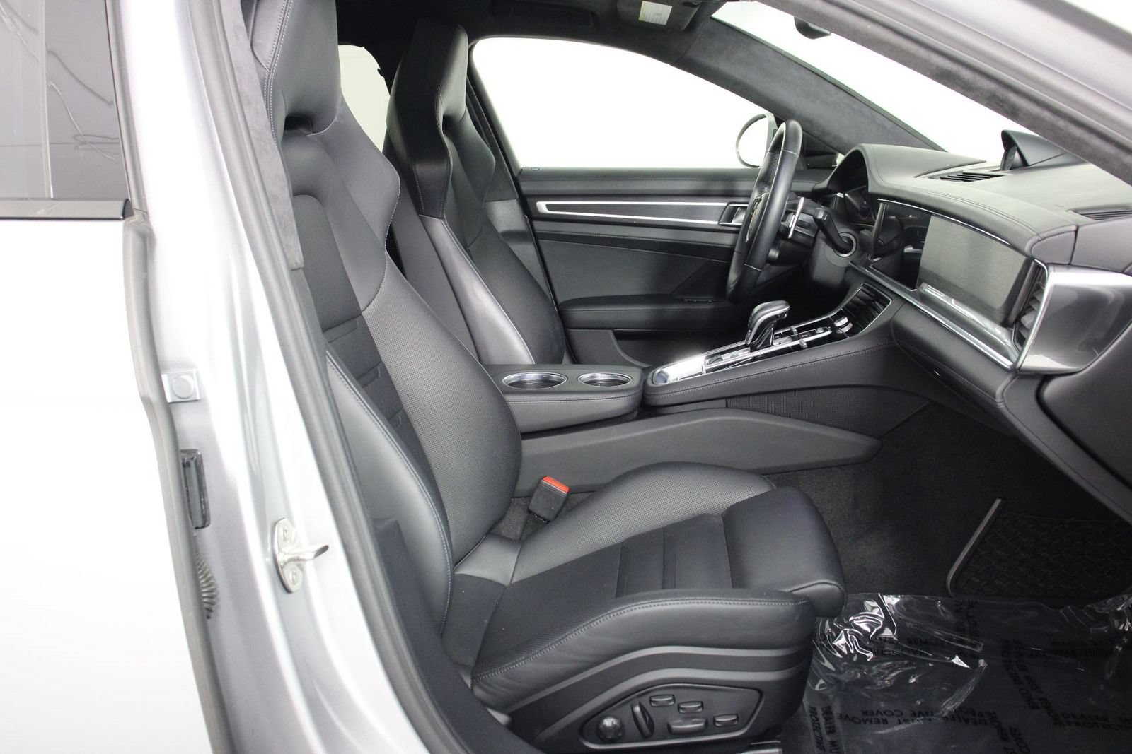 Certified 2023 Porsche Panamera GTS AWD/4WD image 31