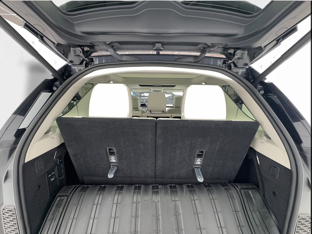 Used 2025 Land Rover Discovery S AWD/4WD image 17