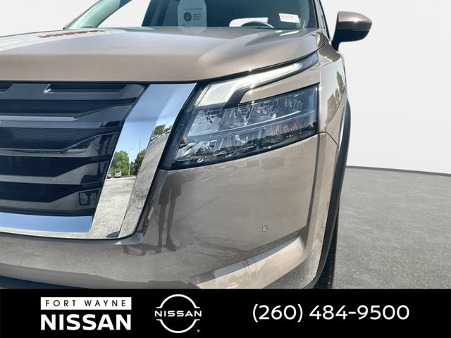 Certified 2025 Nissan Pathfinder Platinum w/ Cargo Package AWD/4WD image 42