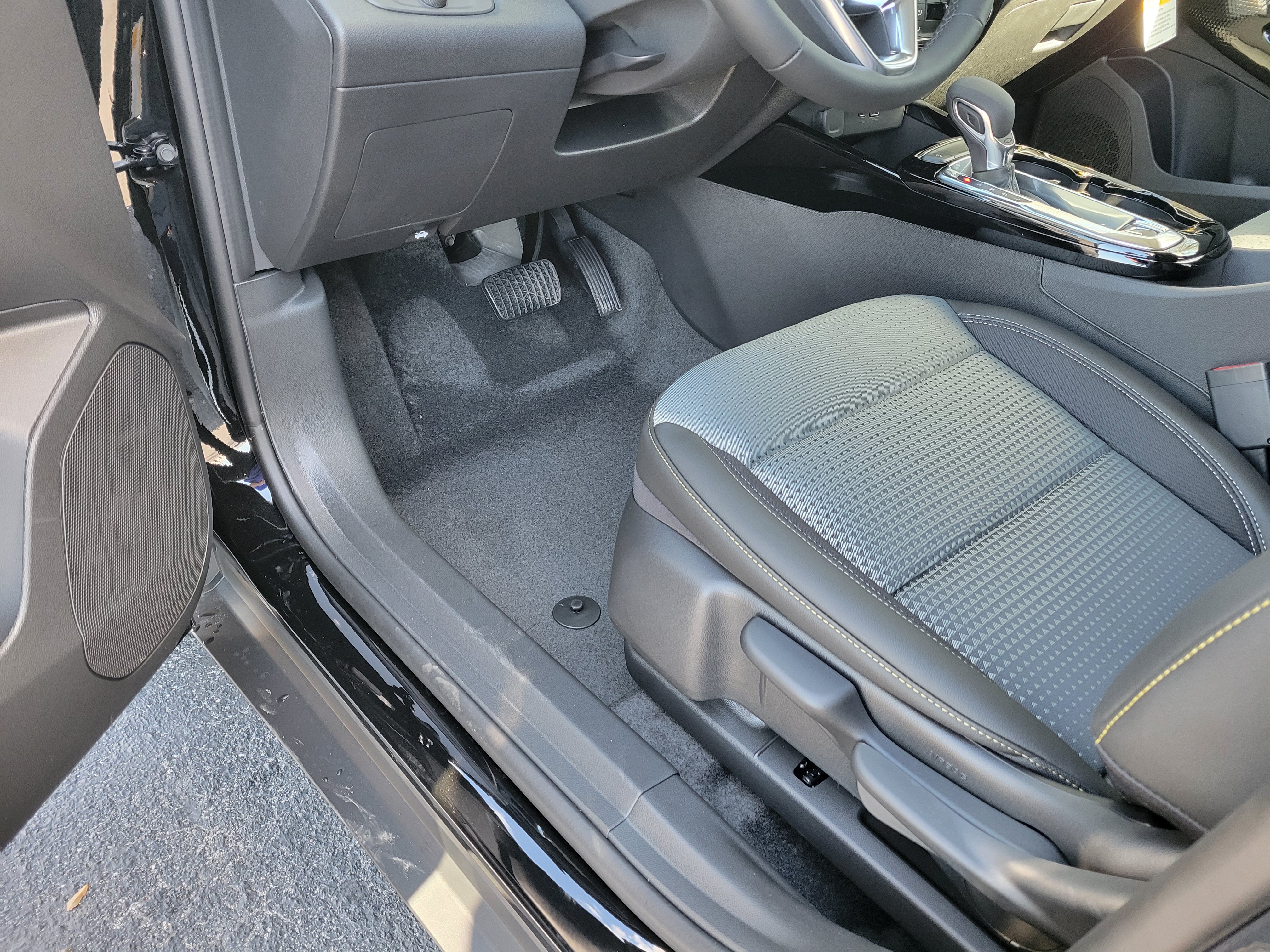 New 2026 Chevrolet Trax LT w/ Driver Confidence Package FWD image 22