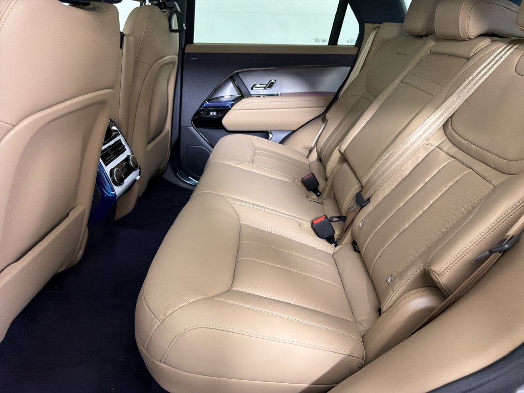 New 2027 Land Rover Range Rover Sport SE AWD/4WD image 27