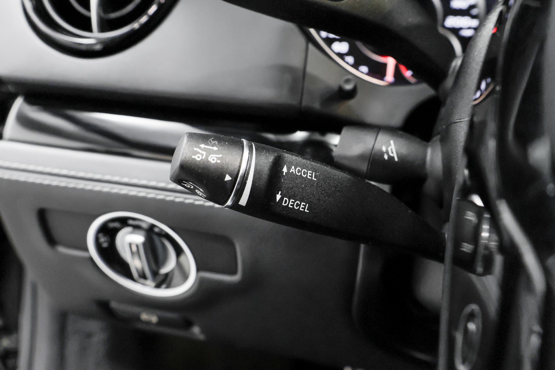 Used 2015 Mercedes-Benz SL 63 AMG w/ Driver Assistance Package image 11