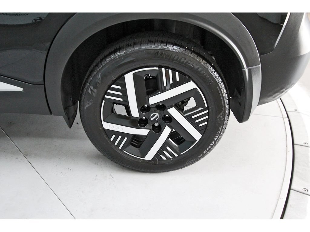 Used 2026 Nissan Kicks SV w/ SV Premium Package FWD image 6