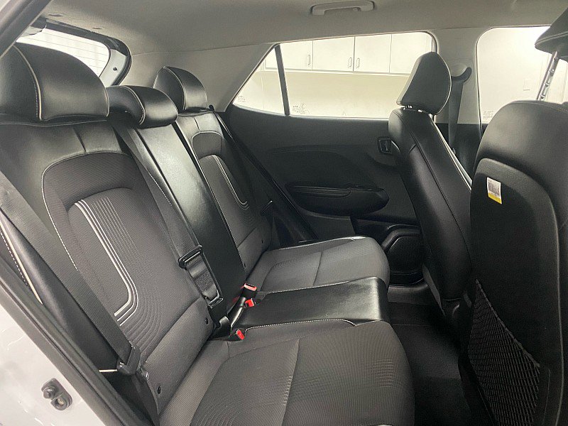 Used 2023 Hyundai Venue Limited image 13