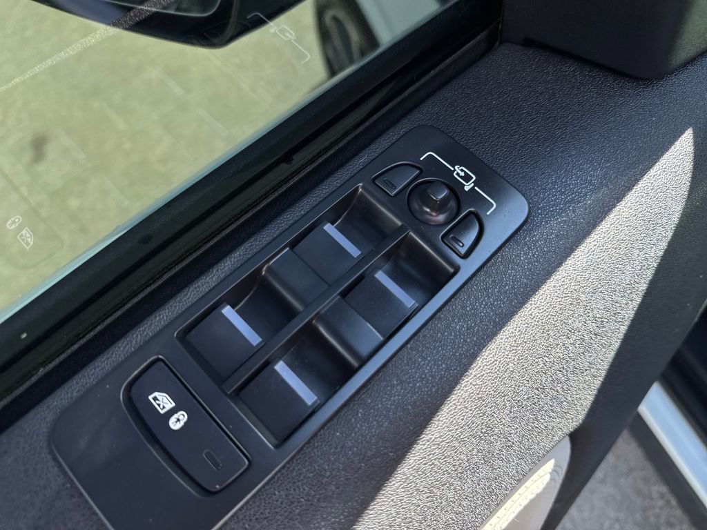 Used 2020 Land Rover Discovery Sport SE R-Dynamic image 11