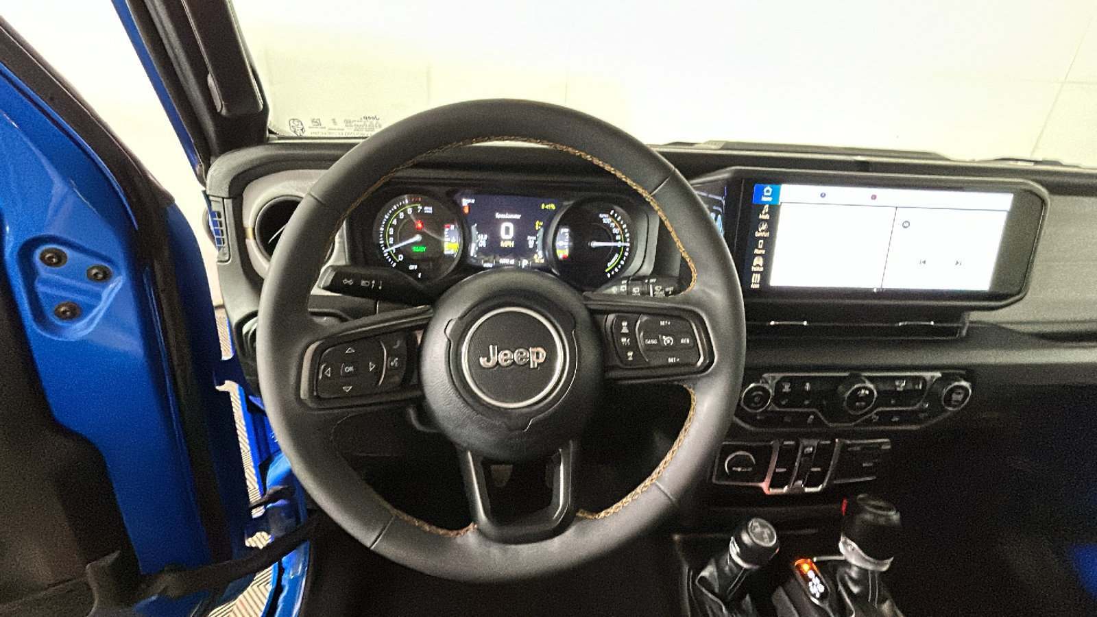 Used 2024 Jeep Wrangler Unlimited w/ Convenience Group AWD/4WD image 17