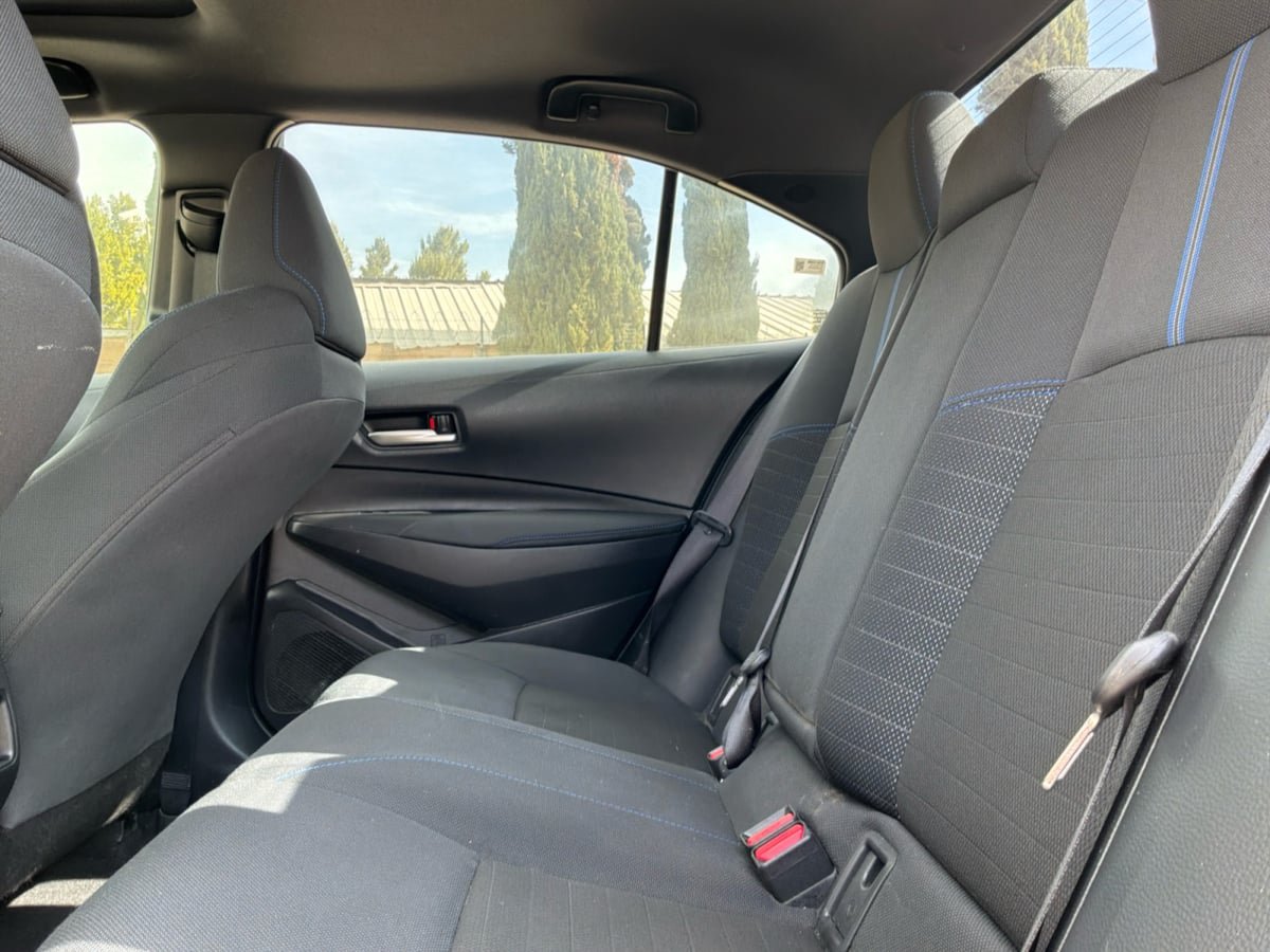 Used 2022 Toyota Corolla SE w/ SE Premium Package FWD image 19