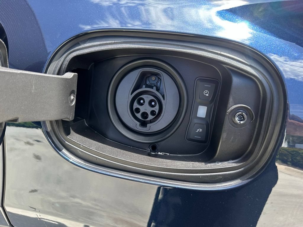 Certified 2025 Porsche Cayenne E-Hybrid Coupe AWD/4WD image 36