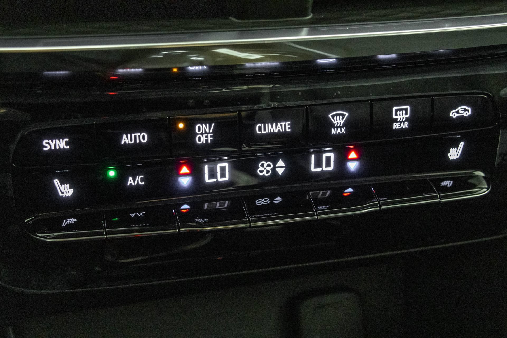 Used 2024 Buick Encore GX Avenir w/ Avenir Convenience Package FWD image 30