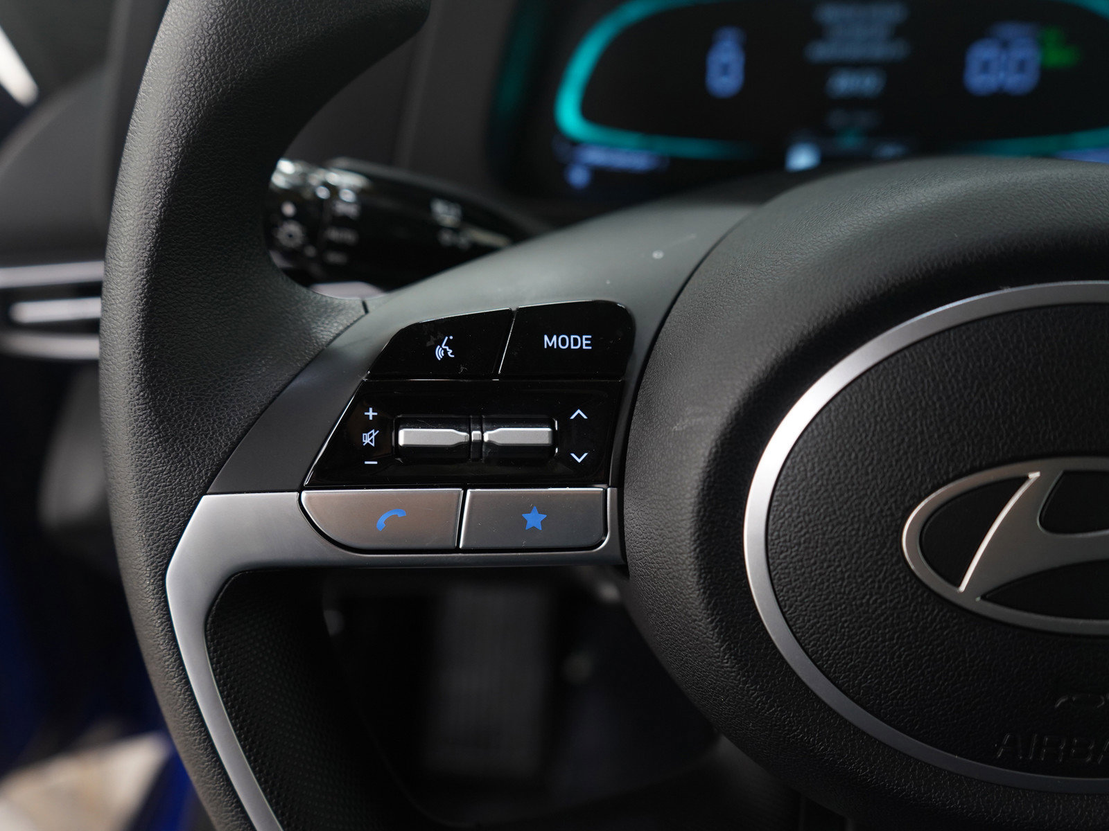 Certified 2025 Hyundai Elantra Blue image 22