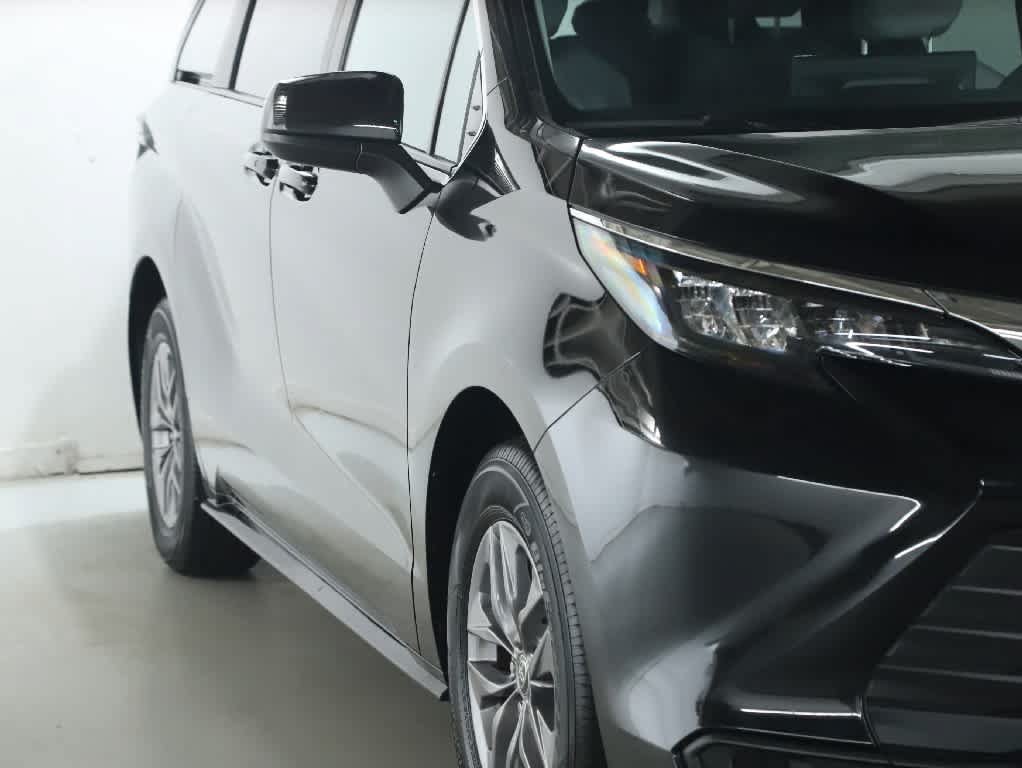 Certified 2026 Toyota Sienna LE AWD/4WD image 8
