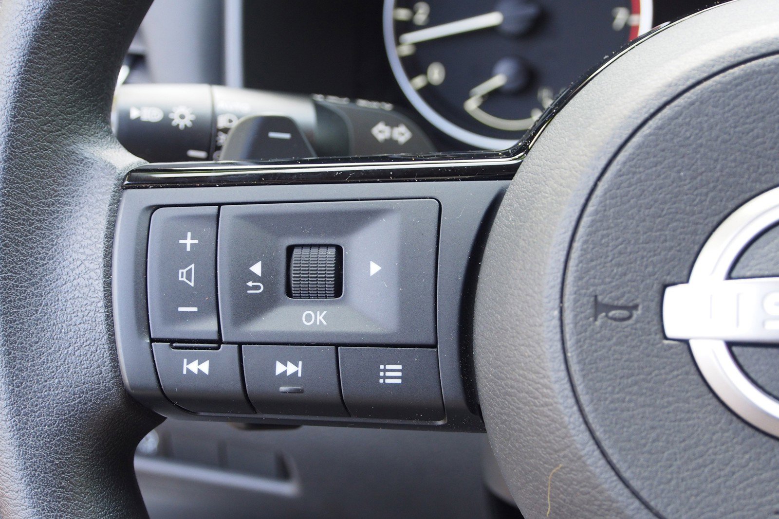 Used 2023 Nissan Rogue SV FWD image 22