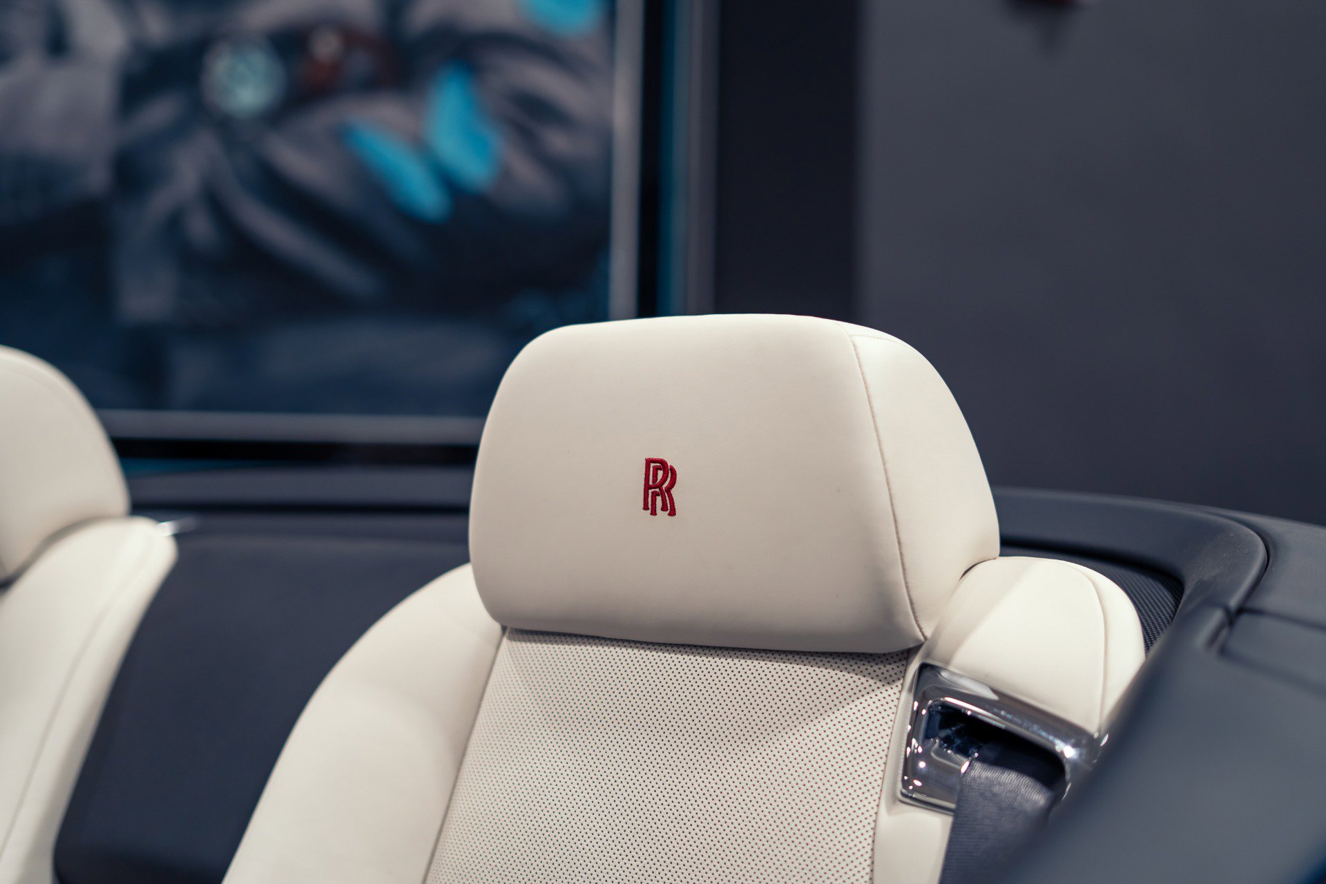 Used 2018 Rolls-Royce Dawn RWD image 38