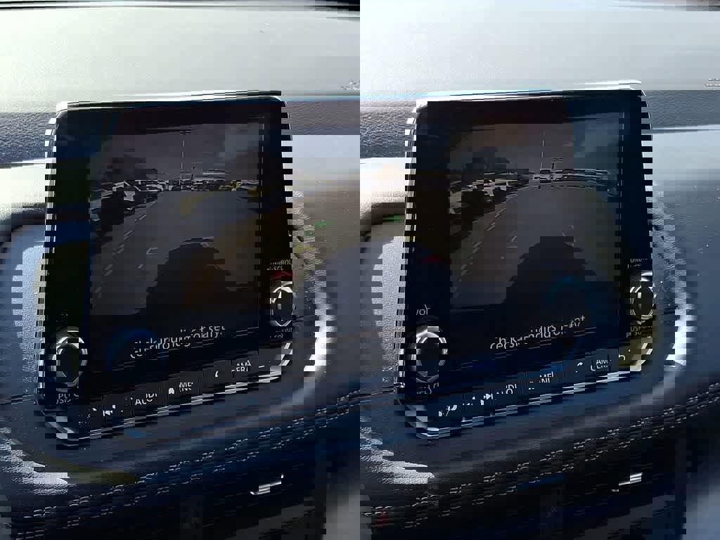 Used 2025 Nissan Rogue SV image 15