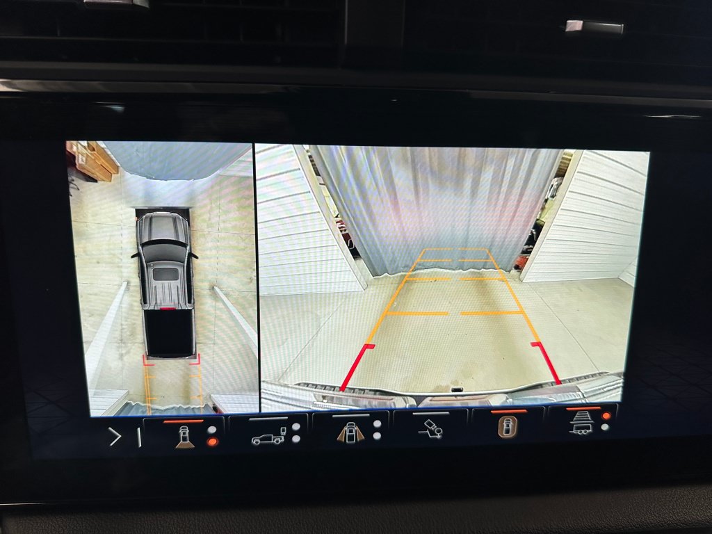 Used 2024 GMC Sierra 1500 AT4 w/ Technology Package AWD/4WD image 17