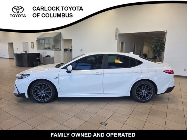 Used 2025 Toyota Camry SE w/ Convenience Package FWD image 1