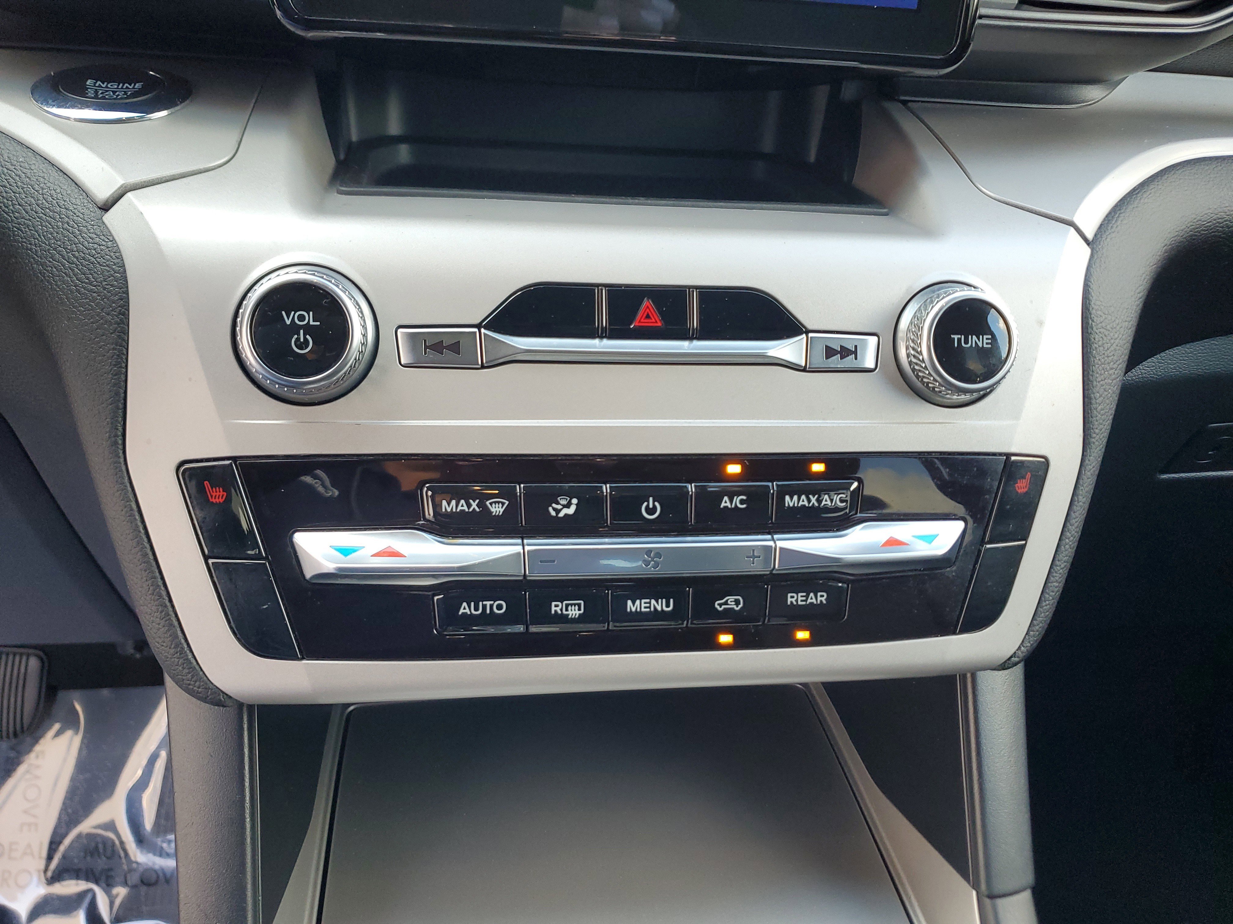 Used 2023 Ford Explorer XLT image 27